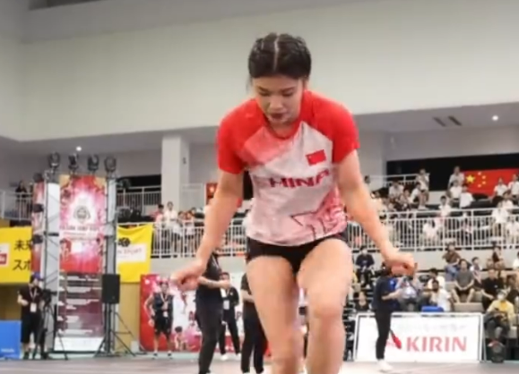 30秒单摇分别跳220次、232次 中国选手打破跳绳世界记录