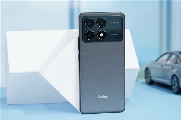 REDMI K90外观细节首曝：一体冷雕玻璃、超大矩阵Deco