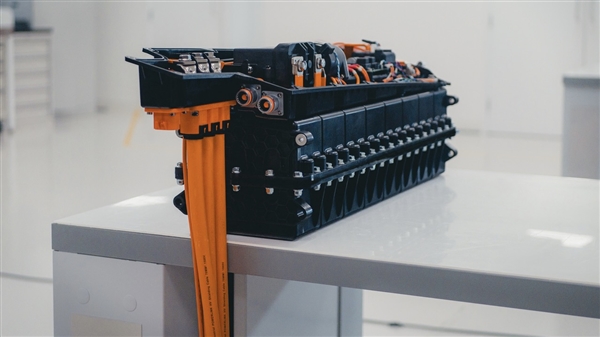 油车只有羡慕的份！全新200C超快充电池现身：18秒满电