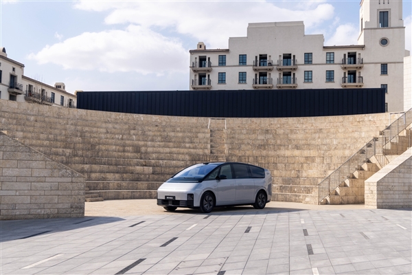 理想高管解释MEGA机舱盖为何用钢不用铝：不是偷工减料 是为了保护行人