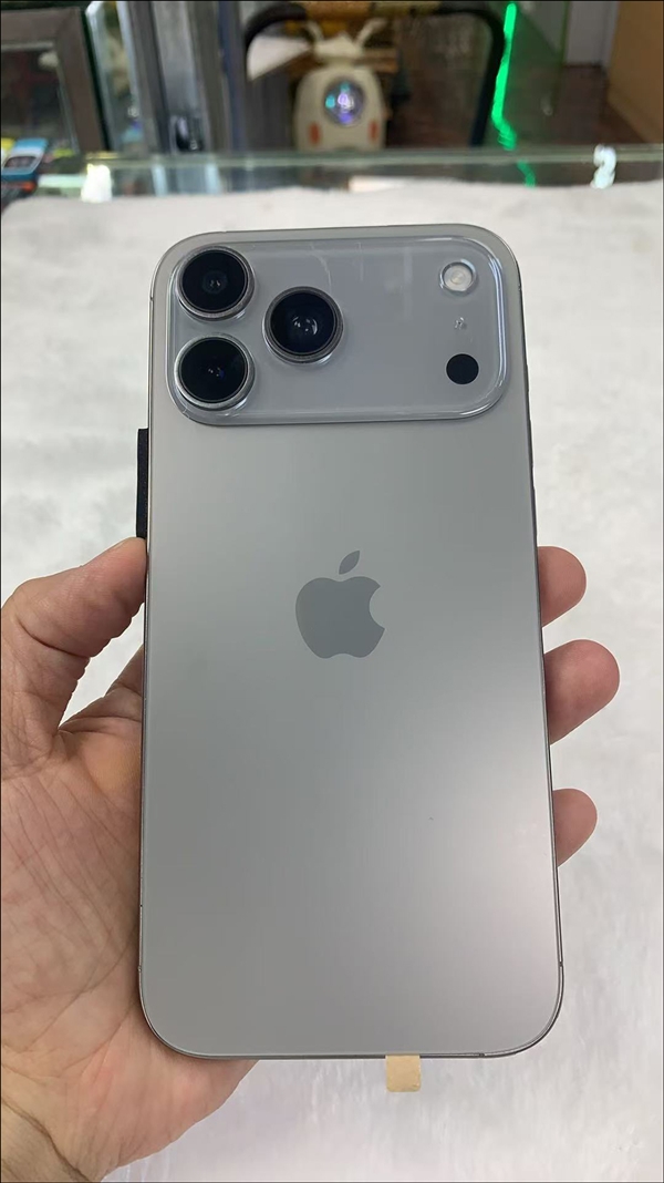 iPhone 17 Pro还没发布就被抄！山寨机比真机提前现身：搭载Android