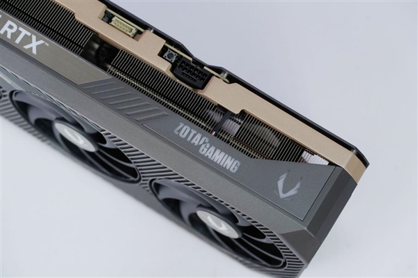 硬朗简约！索泰RTX 5090D v2 24GB SOLID OC显卡图赏
