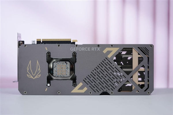 硬朗简约！索泰RTX 5090D v2 24GB SOLID OC显卡图赏