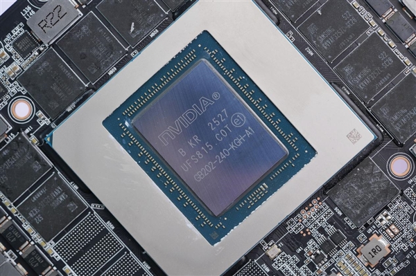 硬朗简约！索泰RTX 5090D v2 24GB SOLID OC显卡图赏