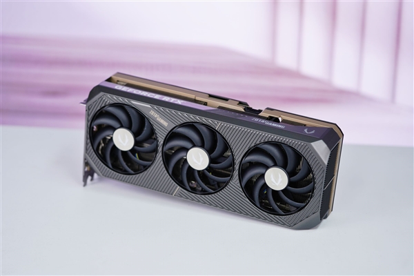 硬朗简约！索泰RTX 5090D v2 24GB SOLID OC显卡图赏