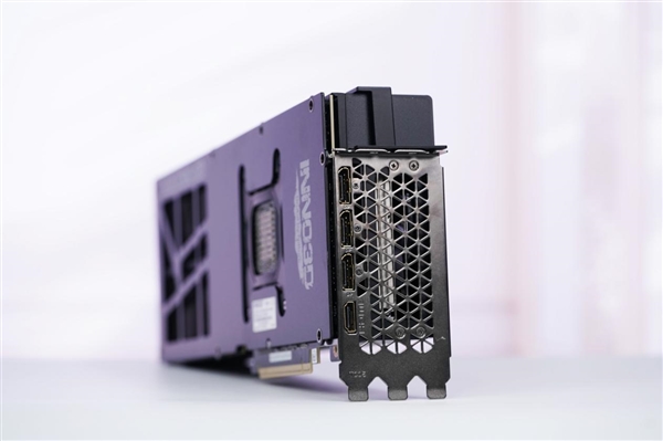 撞色栅格典雅大气！映众RTX 5090D v2曜夜X3 24GB显卡图赏