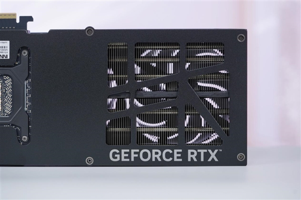 撞色栅格典雅大气！映众RTX 5090D v2曜夜X3 24GB显卡图赏