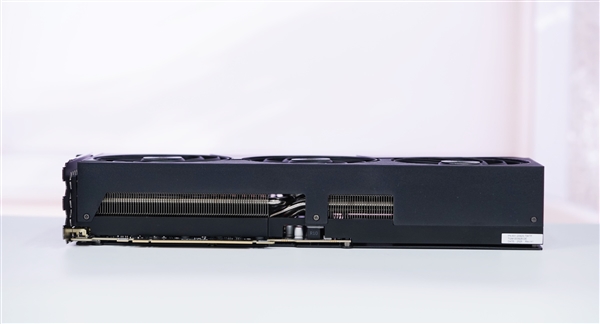 撞色栅格典雅大气！映众RTX 5090D v2曜夜X3 24GB显卡图赏