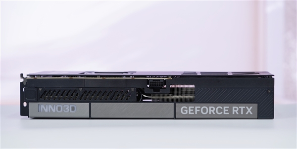 撞色栅格典雅大气！映众RTX 5090D v2曜夜X3 24GB显卡图赏