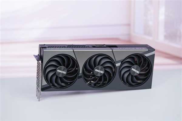 撞色栅格典雅大气！映众RTX 5090D v2曜夜X3 24GB显卡图赏