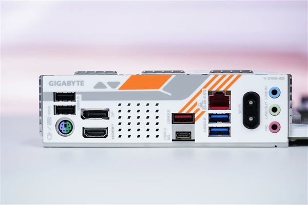 电竞风拉满！技嘉战鹰B850M FORCE WIFI6E主板图赏
