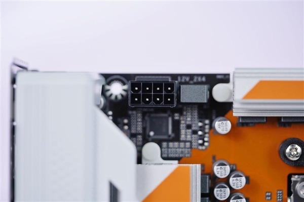 电竞风拉满！技嘉战鹰B850M FORCE WIFI6E主板图赏