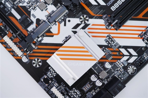 电竞风拉满！技嘉战鹰B850M FORCE WIFI6E主板图赏