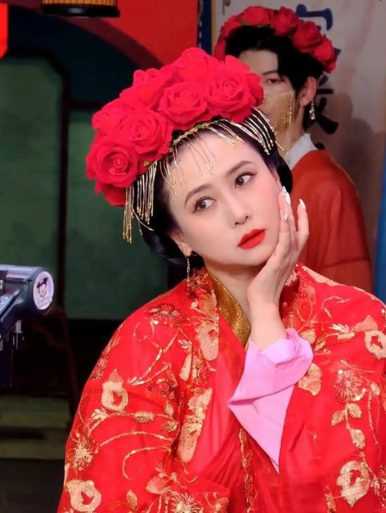 时隔25年：56岁翁虹再扮《春光灿烂猪八戒》猫妖妙妙