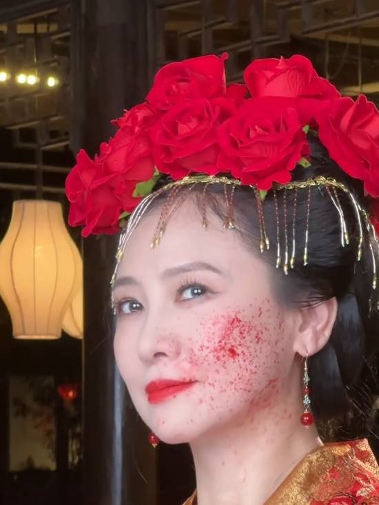 时隔25年：56岁翁虹再扮《春光灿烂猪八戒》猫妖妙妙