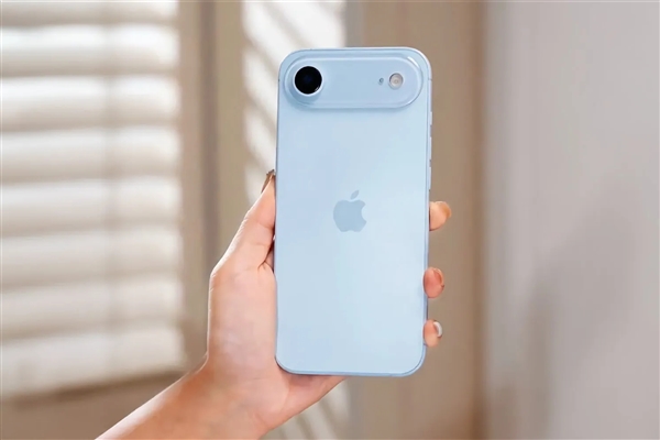 iPhone 17 Air天蓝色机模上手：辨识度拉满