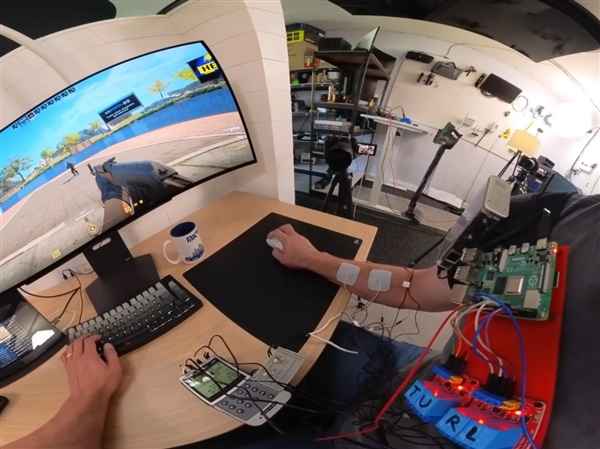 赛博外挂！玩家打造外设电击手臂瞄准辅助：达到职业选手水平