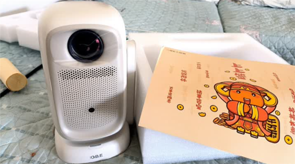 2025百元投影仪对比实测 哈趣H3和大眼橙C2Air怎么选