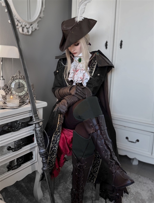 国外美女Cos《艾尔登法环》玛莉卡：气质优雅