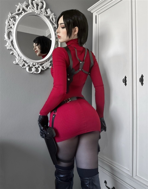 国外美女Cos《艾尔登法环》玛莉卡：气质优雅