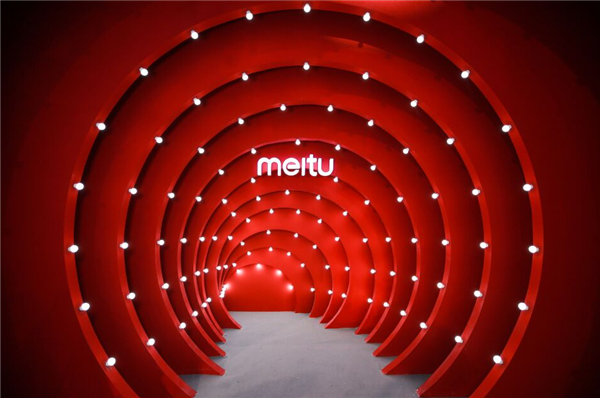 美图靠AI半年赚了4亿 创始人：真正的对手不是大厂是初创