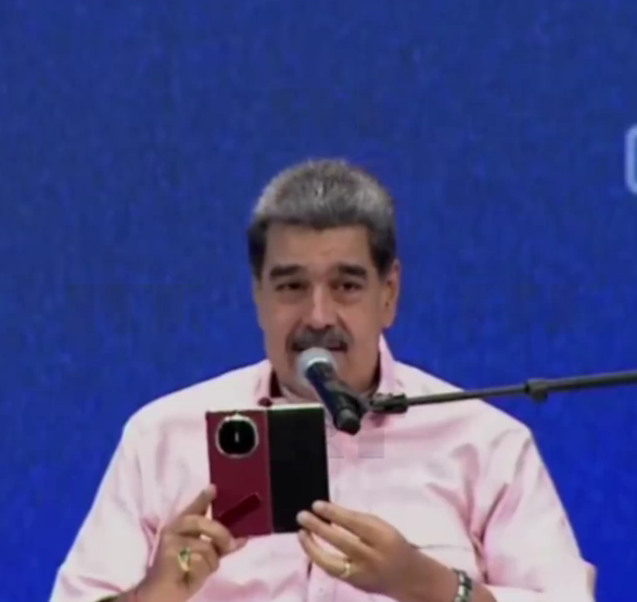 委内瑞拉总统大秀华为Mate X6：夸赞是目前世界上最先进的手机