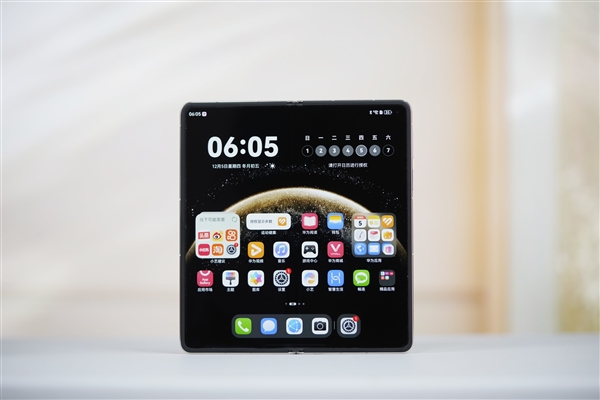 委内瑞拉总统大秀华为Mate X6：夸赞是目前世界上最先进的手机