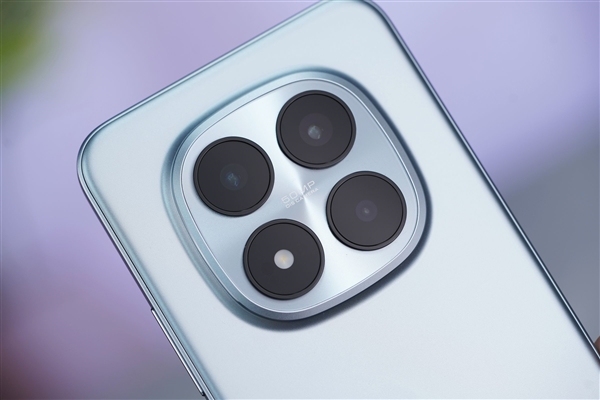 REDMI首款卫星通信手机！REDMI Note 15 Pro+图赏