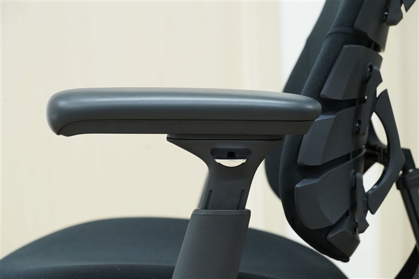 全球首款动态人体工学椅！清闲Libernovo图赏