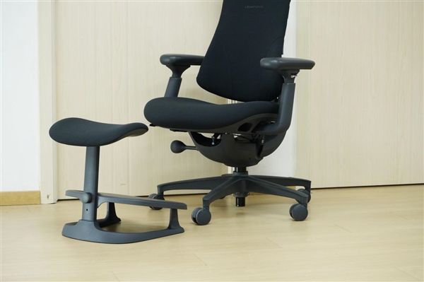 全球首款动态人体工学椅！清闲Libernovo图赏
