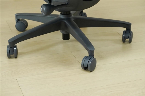 全球首款动态人体工学椅！清闲Libernovo图赏