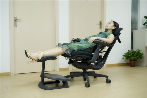 全球首款动态人体工学椅！清闲Libernovo图赏