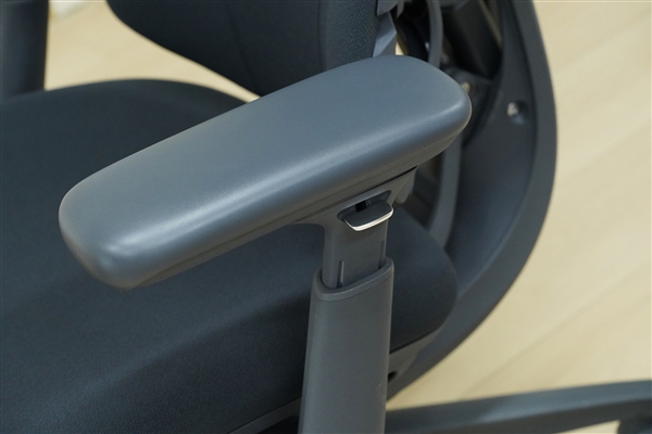 全球首款动态人体工学椅！清闲Libernovo图赏