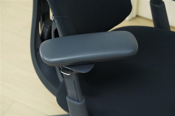 全球首款动态人体工学椅！清闲Libernovo图赏