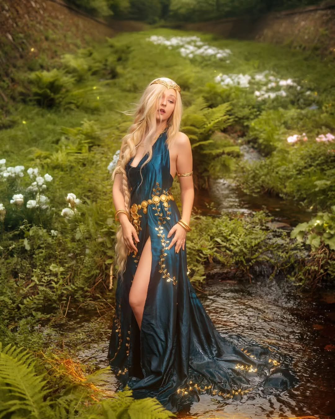 壁纸级《艾尔登法环》玛丽卡COS照 薄纱难掩曼妙曲线