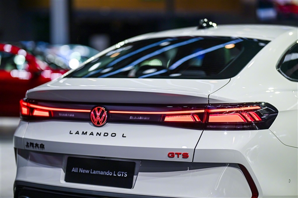 用上高尔夫GTI同款高功2.0T！大众凌渡L GTS上市：限时13.99万起