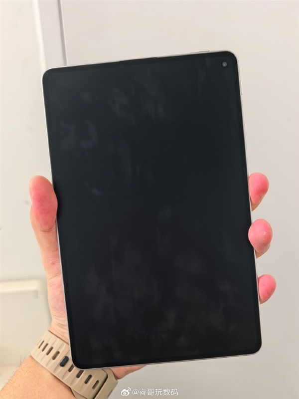 8.8英寸超窄挖孔屏 一手可握！华为MatePad Mini真机亮相：全系支持插卡