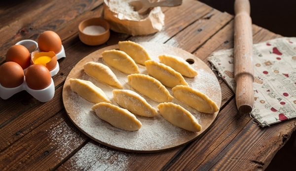 直播间食品配料表公示模糊 涉“海底捞”“东方甄选”“高途佳品”