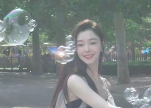 宋轶回应整容争议：只是换了个新的化妆老师