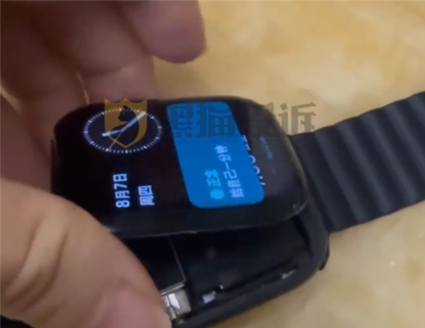 苹果手表游泳后变翻盖手表 网友吐槽:防水质量太差