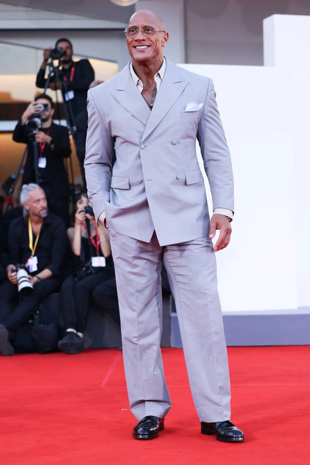 差点认不出来！巨石强森减重60斤、模样消瘦