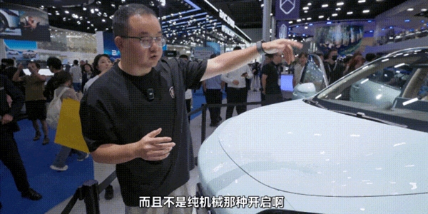 成都车展上的车企卖车有多拼 追到隔壁展台也要我留资