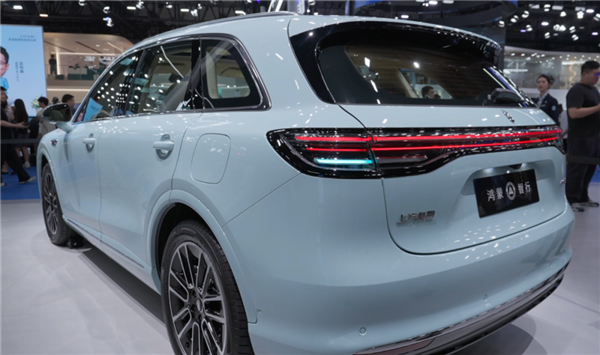 成都车展上的车企卖车有多拼 追到隔壁展台也要我留资