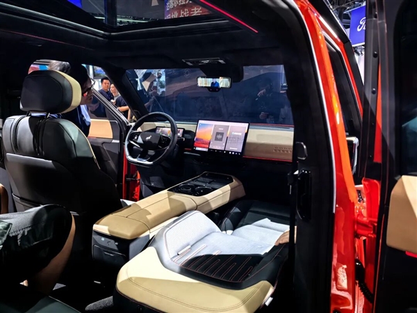 成都车展上的车企卖车有多拼 追到隔壁展台也要我留资