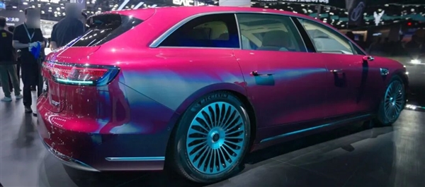 成都车展上的车企卖车有多拼 追到隔壁展台也要我留资