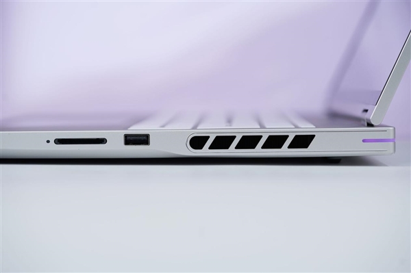 锐龙9 9850HX仅7999元！七彩虹MEOW橘宝R16 Ultra游戏本图赏