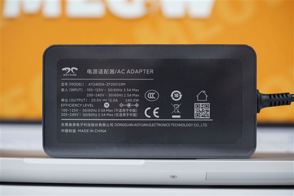 锐龙9 9850HX仅7999元！七彩虹MEOW橘宝R16 Ultra游戏本图赏