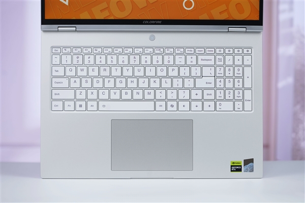 锐龙9 9850HX仅7999元！七彩虹MEOW橘宝R16 Ultra游戏本图赏