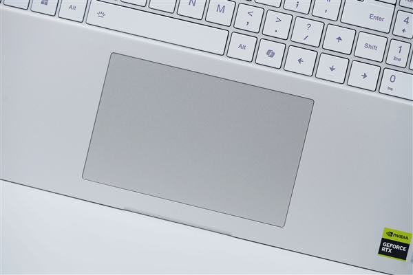 锐龙9 9850HX仅7999元！七彩虹MEOW橘宝R16 Ultra游戏本图赏