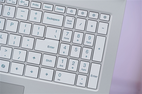 锐龙9 9850HX仅7999元！七彩虹MEOW橘宝R16 Ultra游戏本图赏